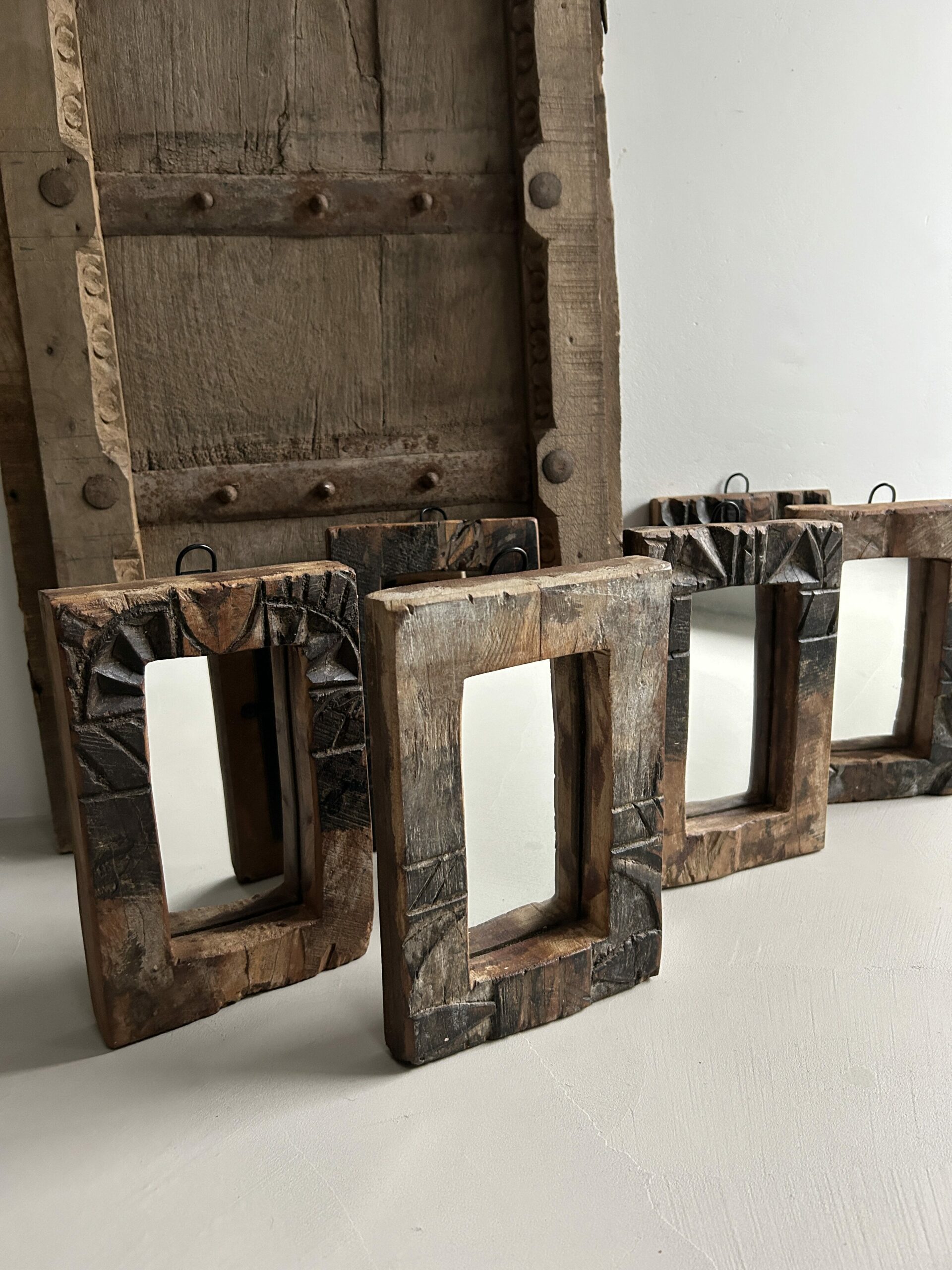 spiegels houten lijst wand